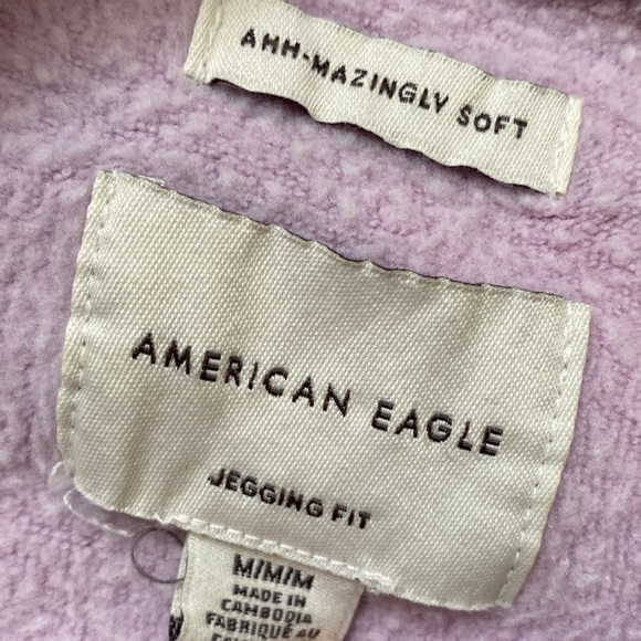 So Comfy! 🦅 AE Dip Dye Sweatshirt - Picture 4 of 7